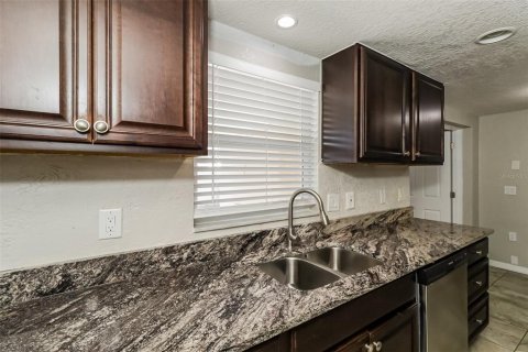 House in New Port Richey, Florida 3 bedrooms, 124.95 sq.m. № 2094909 - photo 7