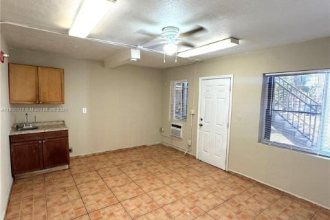 Villa ou maison à louer à Miami, Floride: 1686.73 m2 № 1857112 - photo 2