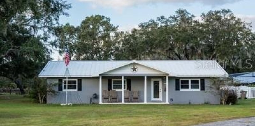 House in Leesburg, Florida 3 bedrooms, 135.27 sq.m. № 1538953