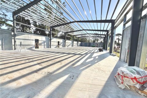 Immobilier commercial à louer à Edgewater, Floride: 325.16 m2 № 2305082 - photo 5