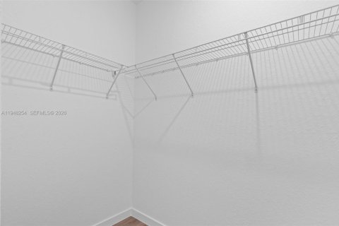 Townhouse in Miami, Florida 4 bedrooms, 206.06 sq.m. № 2054282 - photo 29