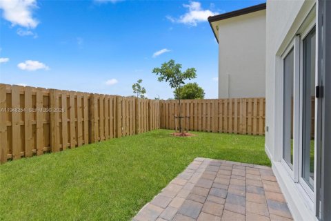 Townhouse in Miami, Florida 4 bedrooms, 206.06 sq.m. № 2054282 - photo 16