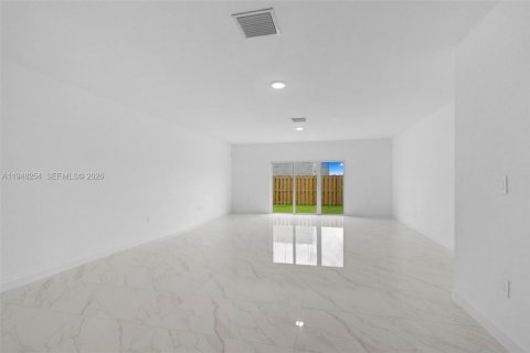Townhouse in Miami, Florida 4 bedrooms, 206.06 sq.m. № 2054282 - photo 10