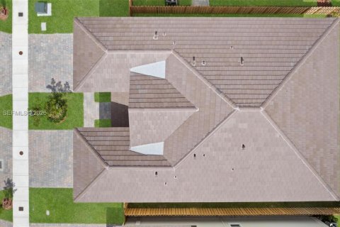 Townhouse in Miami, Florida 4 bedrooms, 206.06 sq.m. № 2054282 - photo 13