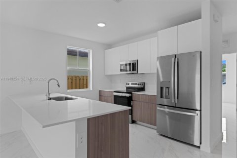 Townhouse in Miami, Florida 4 bedrooms, 206.06 sq.m. № 2054282 - photo 19