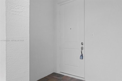 Townhouse in Miami, Florida 4 bedrooms, 206.06 sq.m. № 2054282 - photo 4