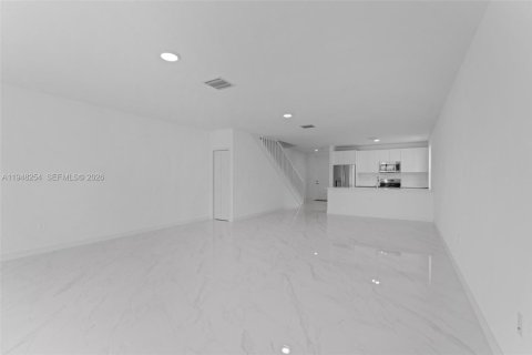 Townhouse in Miami, Florida 4 bedrooms, 206.06 sq.m. № 2054282 - photo 7