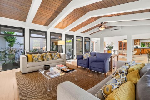 House in Fort Lauderdale, Florida 3 bedrooms, 138.42 sq.m. № 1994414 - photo 12