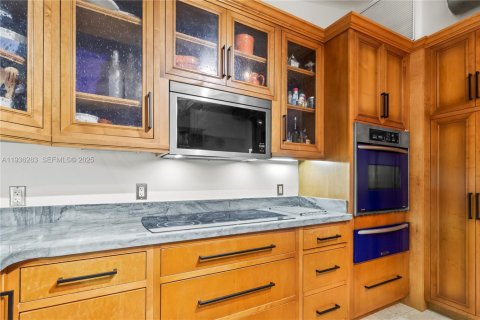 House in Fort Lauderdale, Florida 3 bedrooms, 138.42 sq.m. № 1994414 - photo 20