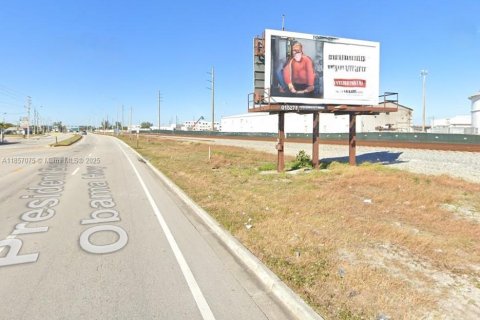 Propiedad comercial en venta en Riviera Beach, Florida № 2039828 - foto 5