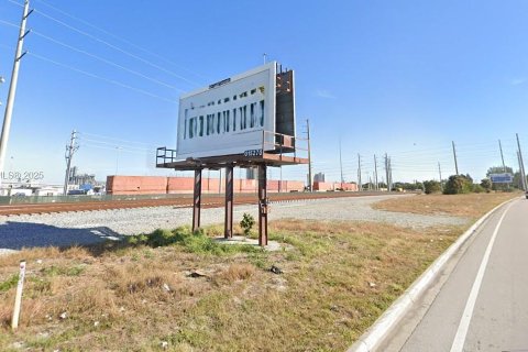 Propiedad comercial en venta en Riviera Beach, Florida № 2039828 - foto 4