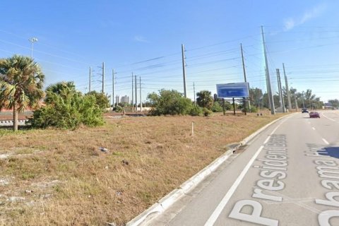 Propiedad comercial en venta en Riviera Beach, Florida № 2039828 - foto 3