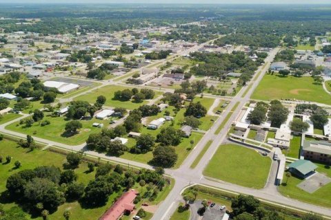 Apartment in Okeechobee, Florida 3 bedrooms, 139.35 sq.m. № 2111726 - photo 3
