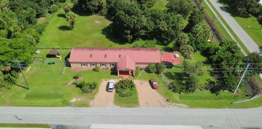 Apartment in Okeechobee, Florida 3 bedrooms, 139.35 sq.m. № 2111726