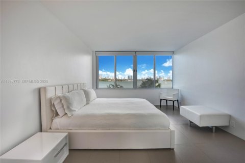 Condominio en venta en Miami Beach, Florida, 2 dormitorios, 111.2 m2 № 2076861 - foto 15