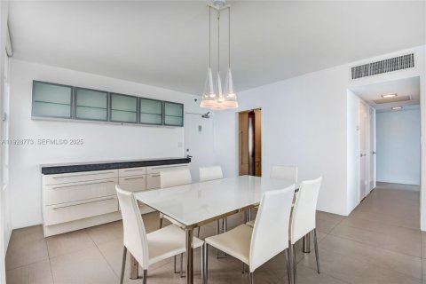 Condominio en venta en Miami Beach, Florida, 2 dormitorios, 111.2 m2 № 2076861 - foto 6
