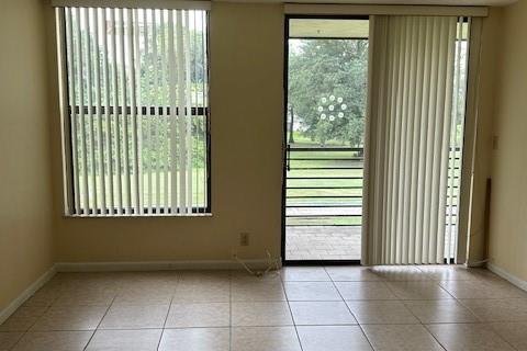 Copropriété à vendre à Tamarac, Floride: 2 chambres, 95.04 m2 № 2084579 - photo 3