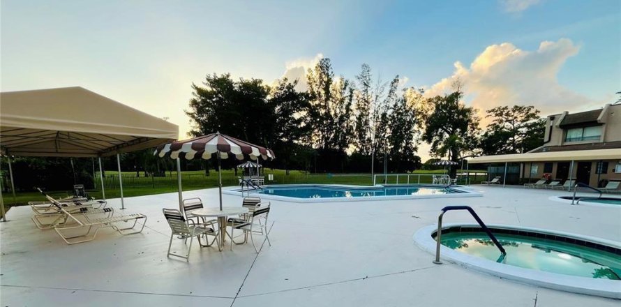 Condo à Tamarac, Floride, 2 chambres  № 2084579