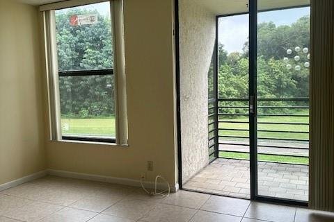 Copropriété à vendre à Tamarac, Floride: 2 chambres, 95.04 m2 № 2084579 - photo 4