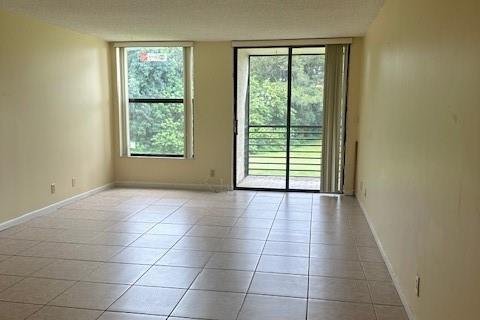 Copropriété à vendre à Tamarac, Floride: 2 chambres, 95.04 m2 № 2084579 - photo 2