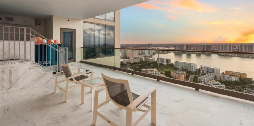 Кондоминиум с 3 спальнями в Санни-Айлс-Бич, Флорида № 1972852