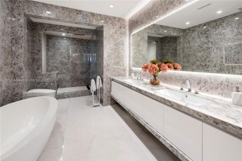 Купить кондоминиум в Санни-Айлс-Бич, Флорида 3 спальни, 261.61м2, № 1972852 - фото 21