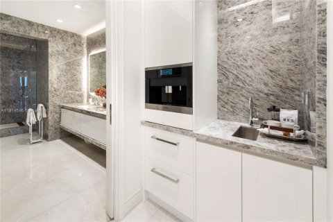 Купить кондоминиум в Санни-Айлс-Бич, Флорида 3 спальни, 261.61м2, № 1972852 - фото 20