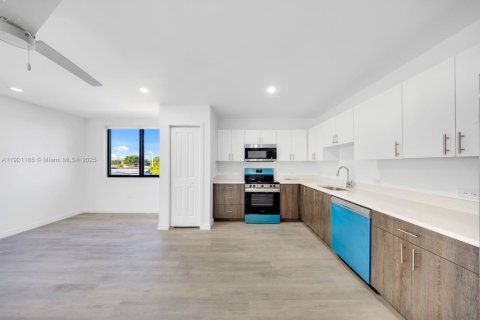 Снять в аренду квартиру в Помпано-Бич, Флорида 2 спальни, № 1974211 - фото 2