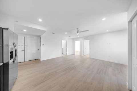 Снять в аренду квартиру в Помпано-Бич, Флорида 2 спальни, № 1974211 - фото 3