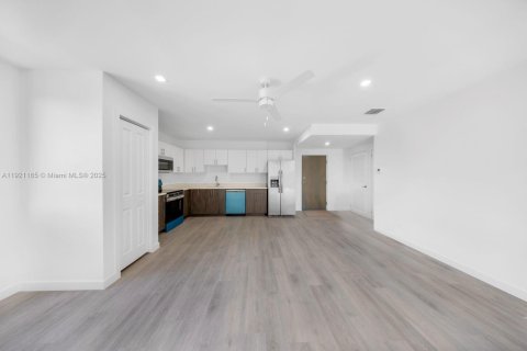 Снять в аренду квартиру в Помпано-Бич, Флорида 2 спальни, № 1974211 - фото 8