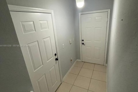 Снять в аренду кондоминиум в Орландо, Флорида 2 спальни, № 2006038 - фото 2