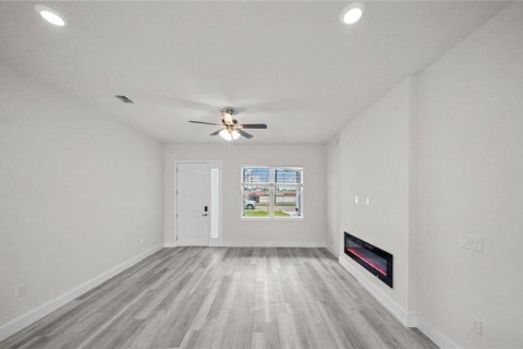 House in Port Charlotte, Florida 4 bedrooms, 157.47 sq.m. № 2105006 - photo 11