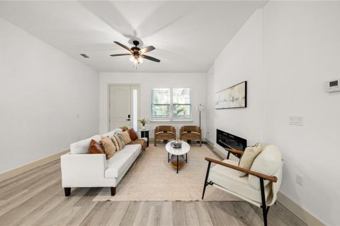 House in Port Charlotte, Florida 4 bedrooms, 157.47 sq.m. № 2105006 - photo 10