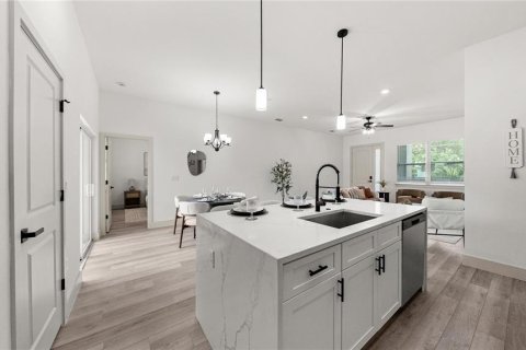House in Port Charlotte, Florida 4 bedrooms, 157.47 sq.m. № 2105006 - photo 17