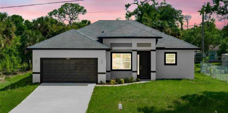 House in Port Charlotte, Florida 4 bedrooms, 157.47 sq.m. № 2105006