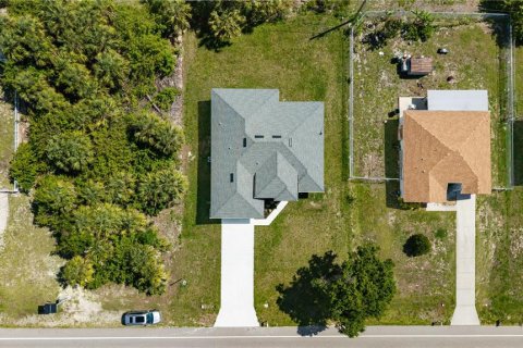 House in Port Charlotte, Florida 4 bedrooms, 157.47 sq.m. № 2105006 - photo 3