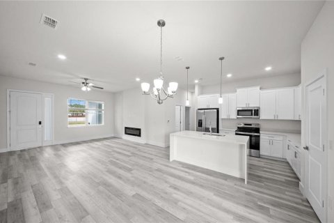 House in Port Charlotte, Florida 4 bedrooms, 157.47 sq.m. № 2105006 - photo 9