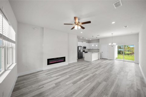 House in Port Charlotte, Florida 4 bedrooms, 157.47 sq.m. № 2105006 - photo 5