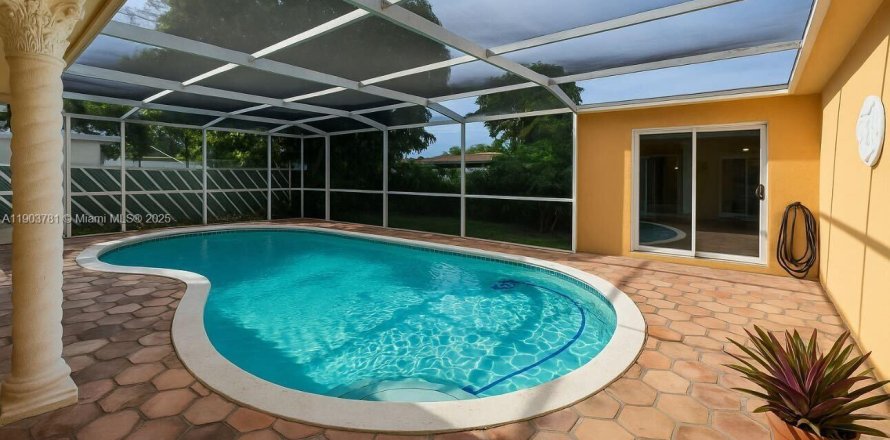 Casa en Miramar, Florida 3 dormitorios, 197.88 m2 № 2081860