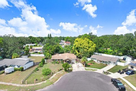 House in Tampa, Florida 4 bedrooms, 206.06 sq.m. № 2420289 - photo 7