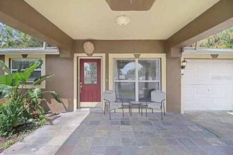 House in Tampa, Florida 4 bedrooms, 206.06 sq.m. № 2420289 - photo 12