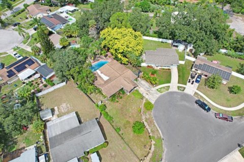 House in Tampa, Florida 4 bedrooms, 206.06 sq.m. № 2420289 - photo 11
