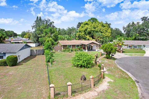 House in Tampa, Florida 4 bedrooms, 206.06 sq.m. № 2420289 - photo 9