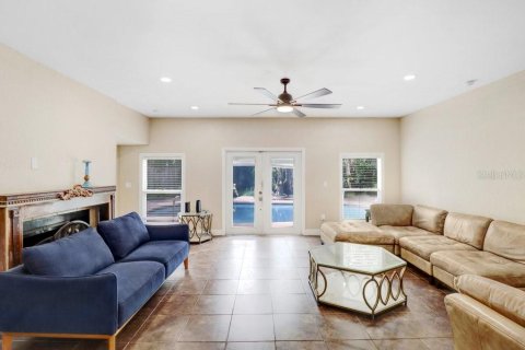 House in Tampa, Florida 4 bedrooms, 206.06 sq.m. № 2420289 - photo 23