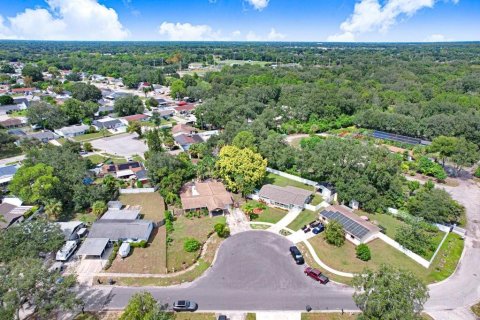 House in Tampa, Florida 4 bedrooms, 206.06 sq.m. № 2420289 - photo 8