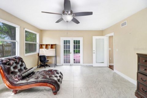 House in Tampa, Florida 4 bedrooms, 206.06 sq.m. № 2420289 - photo 25