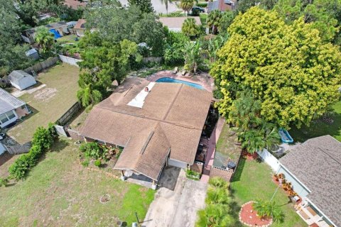 House in Tampa, Florida 4 bedrooms, 206.06 sq.m. № 2420289 - photo 5