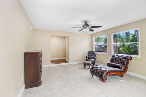 House in Tampa, Florida 4 bedrooms, 206.06 sq.m. № 2420289 - photo 26