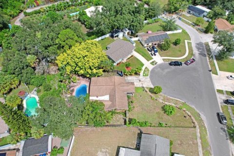 House in Tampa, Florida 4 bedrooms, 206.06 sq.m. № 2420289 - photo 6