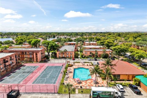Copropriété à vendre à Miami Lakes, Floride: 1 chambre, 62.43 m2 № 2074751 - photo 11